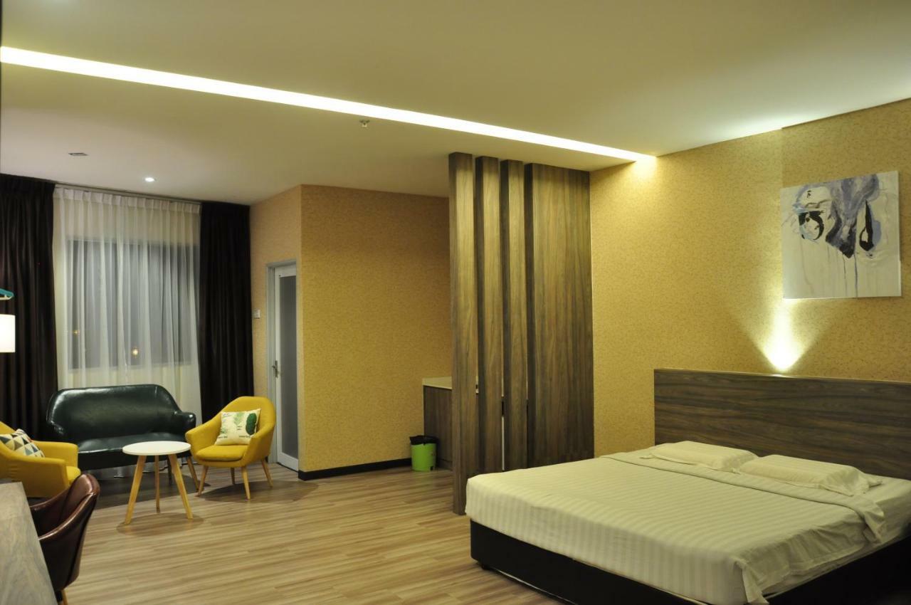 Frazel Inn Hotel Parit Buntar Eksteriør bilde