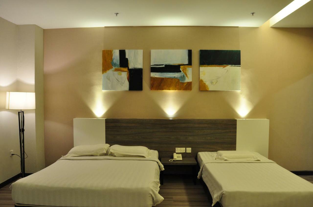 Frazel Inn Hotel Parit Buntar Eksteriør bilde