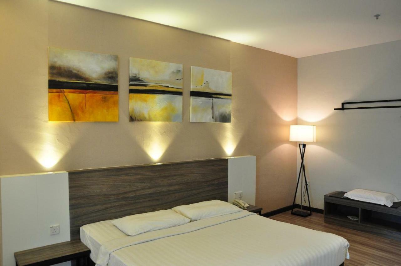 Frazel Inn Hotel Parit Buntar Eksteriør bilde