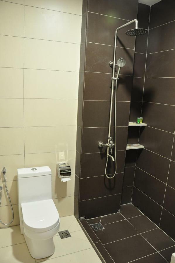 Frazel Inn Hotel Parit Buntar Eksteriør bilde
