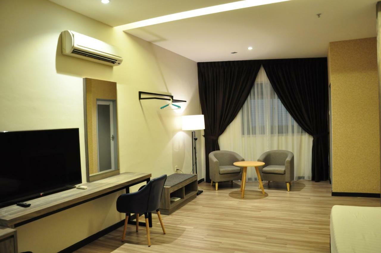 Frazel Inn Hotel Parit Buntar Eksteriør bilde