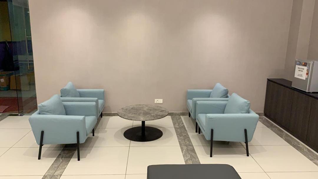 Frazel Inn Hotel Parit Buntar Eksteriør bilde