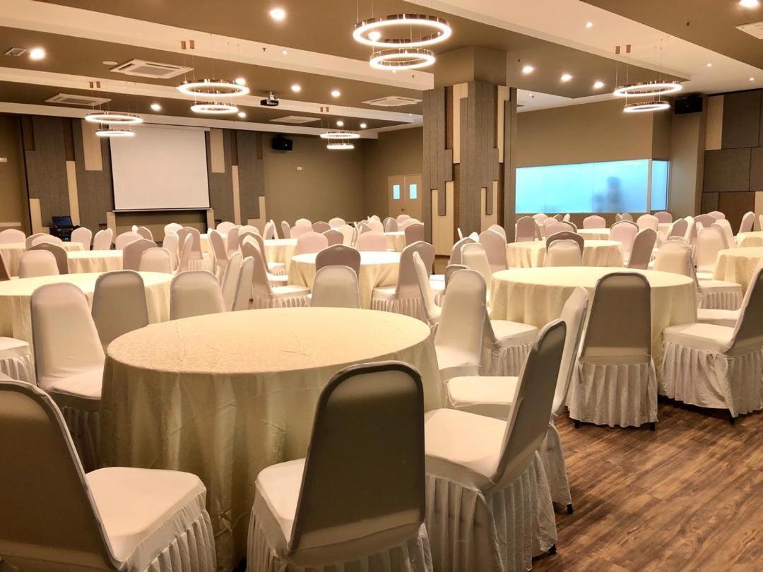 Frazel Inn Hotel Parit Buntar Eksteriør bilde