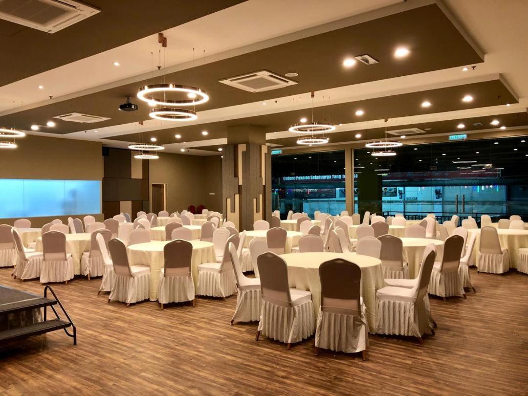 Frazel Inn Hotel Parit Buntar Eksteriør bilde