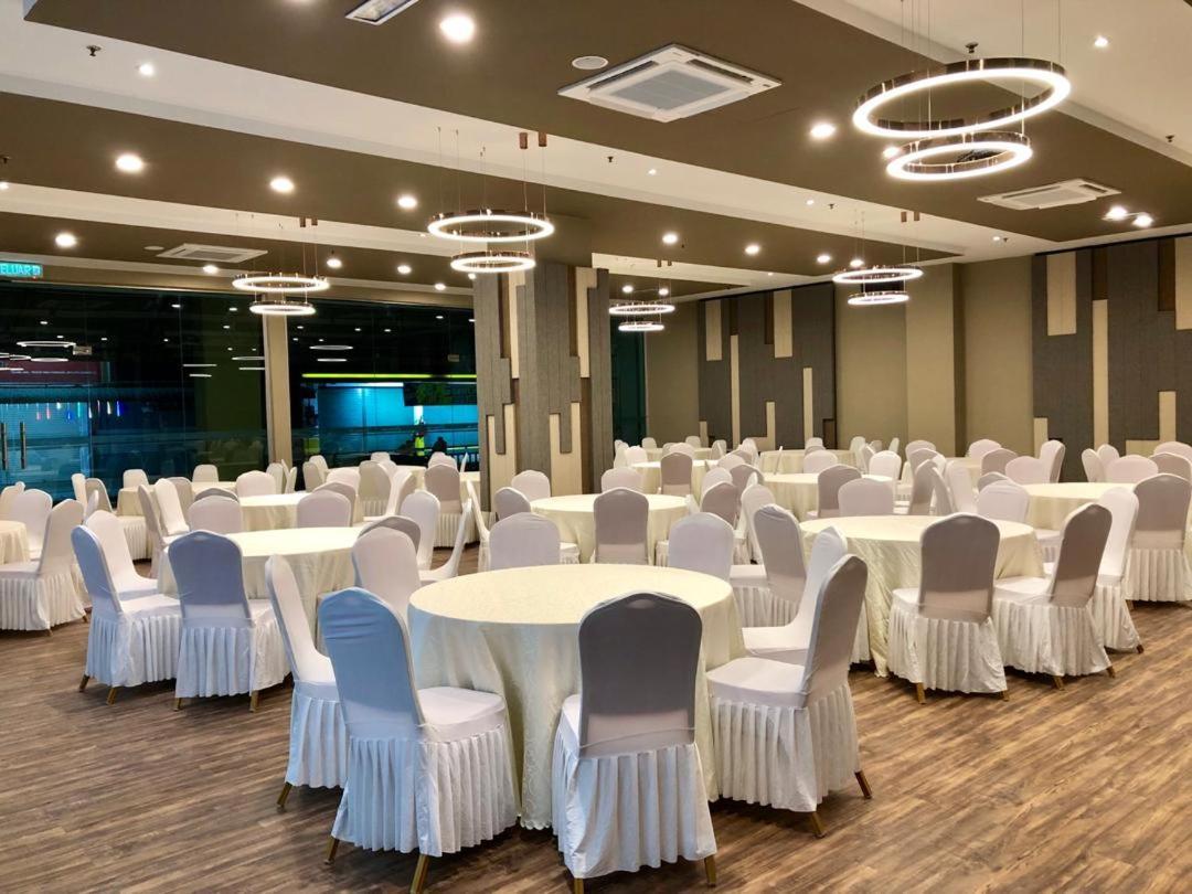 Frazel Inn Hotel Parit Buntar Eksteriør bilde